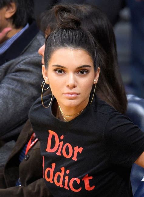 Celebrities Are Bringing Back Hoop Earrings Photos Kendall Jenner Kendall Celebrities