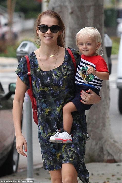 Teresa Palmer Steps Out For Lunch Date In Los Angeles With Her Lookalike Son Bodhi Daily Mail