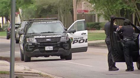 2 Robbery Suspects In Custody 1 On The Loose After High Speed Police Chase Abc13 Houston