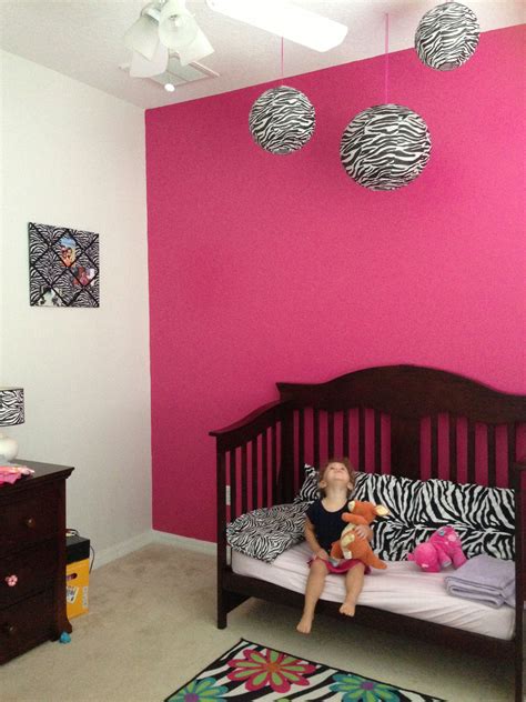 Zebra print bedroom ideas for teenage girls. Zebra bedroom :) I want to do something like this for ...