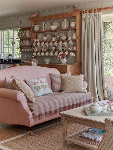 30 Beautiful Design Of Cottage Living Room Furniture And Décor Ideas