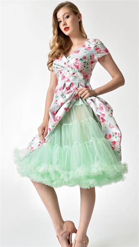 Pin By Beverly Taylor On Petticoats Cute Dress Outfits Gorgeous