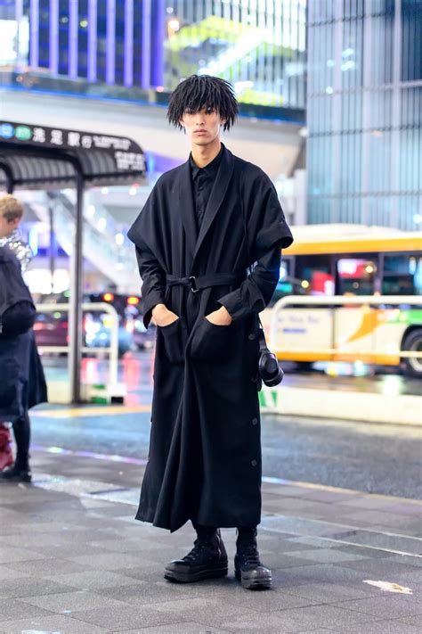 the best street style at tokyo fashion week spring 2021 tokyo fashion japanese street fashion