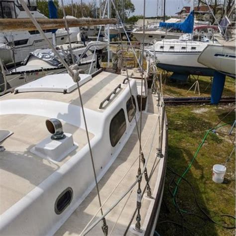 Pearson Vanguard 33 — Sailboat Guide