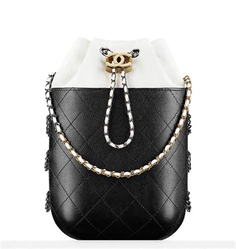 12 ways to wear the chanel gabrielle bag! The $3,200 Chanel Gabrielle Is the Bag You Need for Spring ...
