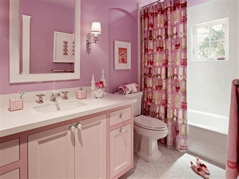 Small bathroom design idea with white and light pink interior, bathroom interior decor, bathroom. Reasons to Love Retro Pink-Tiled Bathrooms | HGTV's ...