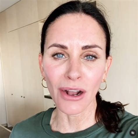 Friends Courteney Cox Says Shes A Fking Fool And Puts Raw Turkey