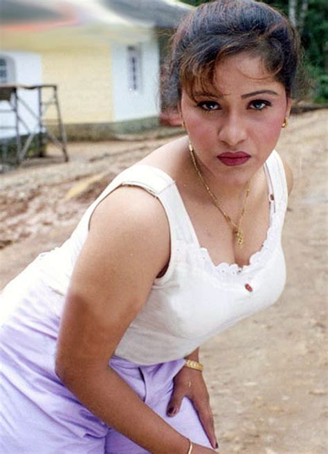 Download millions of videos online. Mallu Masala Actress Reshma hot images - Girlz Around The ...