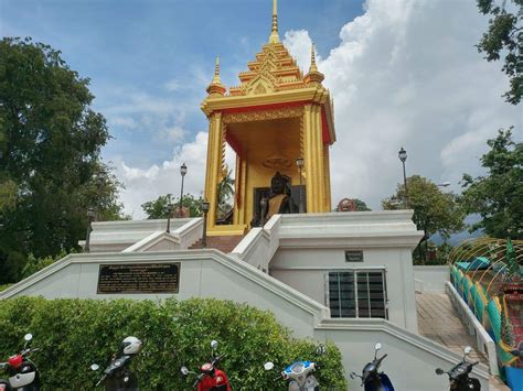 The pagoda was initially sanctioned by a burmese commander to commemorate a successful siege of ayutthaya but only managed to complete the base structure before he left. Wat Phu Khao Thong - Buddhist Temple History, Maenam, Koh ...