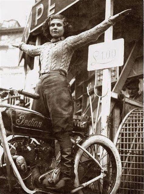 34 Vintage Photos Of Badass Women Riding On Motorbikes In The 1920s