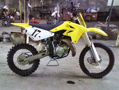 May 29, 2021 · tak sedikit motor bebek era tahun 80'an dan 90'an yang direstorasi atau modifikasi bergaya standar waktu zamannya. Modifikasi motor trail terkeren terbaru jadul dari klx ...