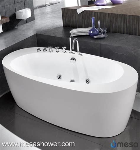 China Modern Jetted Acrylic Free Standing Bath Tub With Oval Shape
