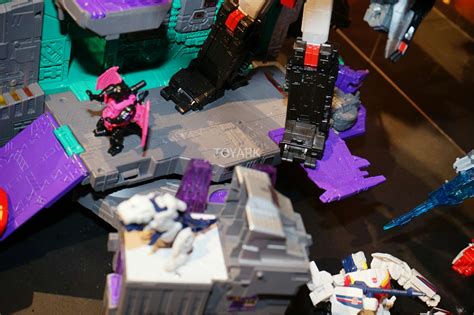 Toy Fair 2017 Trypticon Display Images Transformers News Tfw2005