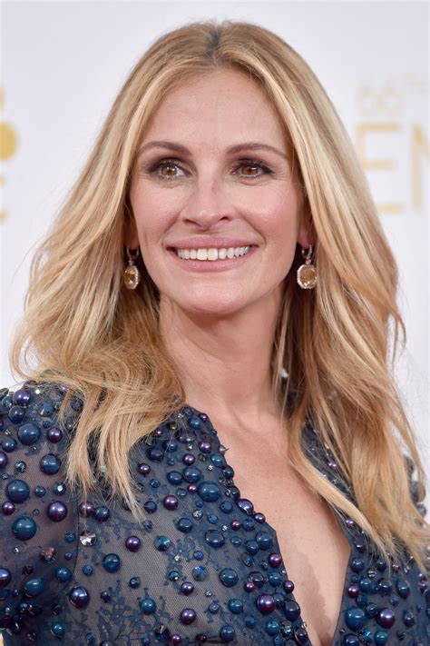Julia Roberts See Every Dazzling Hair And Makeup Look From The Emmys