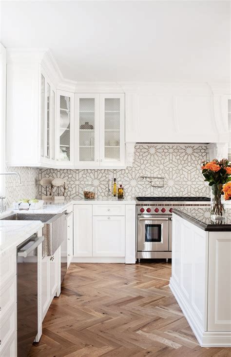 51 Standout Backsplash Ideas Perfect For Any Kitchen Kitchen Inspirations White Kitchen