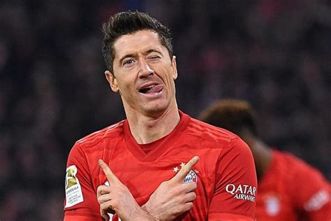 Lewandowski steht erst bei 251 partien und hat nach gerd müller (0,85) damit die mit abstand beste quote der top. Robert Lewandowski backed to break Gerd Mueller's 40-goal ...