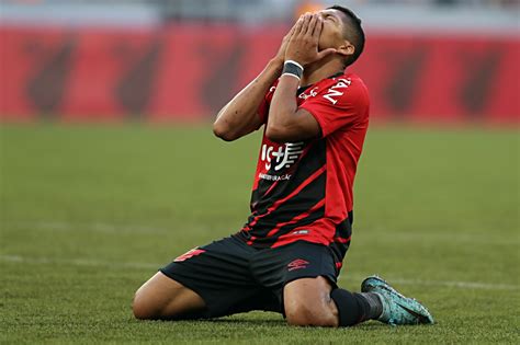 Get the latest cerro porteño news, scores, stats, standings, rumors, and more from espn. Athletico perde pro Cerro Porteño em amistoso | Futebol ...