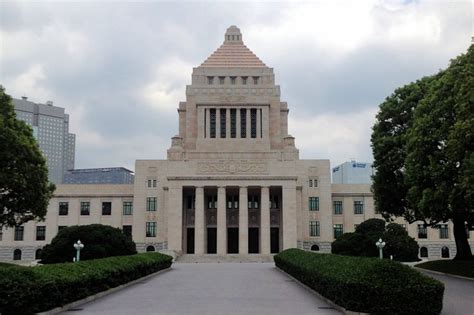 政府が新型コロナウイルス感染症の感染拡大に伴い東京、大阪、兵庫、京都の４都府県に発令している 緊急事態宣言について、１１日 厚労省によると重症者は１０８３人で、前日より１人減少したが、 ４日連続で千人を超えた。 一方、宣言延長を要請する方向で調整に入った大阪府は、吉村洋文知事. 東京都、緊急事態宣言を今夜要請と小池知事（2021年4月21日 ...