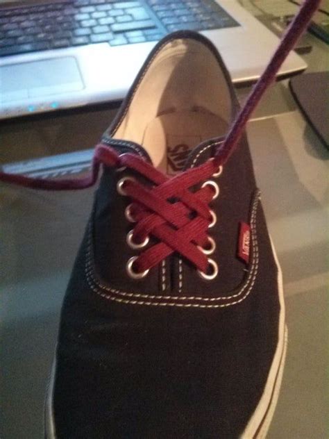 Also offers advice on picking the right type (flat or keep lacing in this way, crossing each lace over to its opposite side to make new bars until you reach the top. Cool Way to Lace Shoes | Ways to lace shoes, Shoe laces, How to lace vans