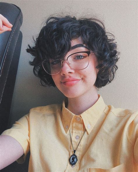 short curly androgynous hair trenahaziim