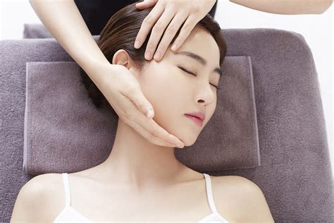 YAKSON Change Your Face Shape With A Korean Bone Setting Massage