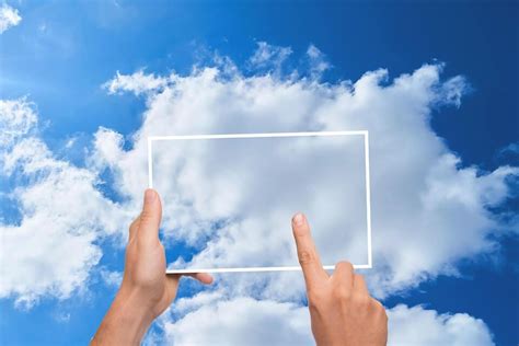 Cloud computing is driven by a network of physical data warehouses hardware, software and services that run on the internet (the cloud) instead of on a local device (like your computer). Le cloud computing : quels avantages pour les PME | France ...
