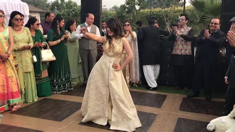 Pakistani Wedding Dance Mehndi Dance Wonderfull Dance Performance 2017 Youtube