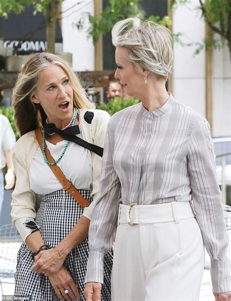 sex and the city stars sarah jessica parker and cynthia nixon embrace grey hair on set of reboot