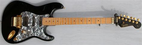 Mik Squier Pro Tone Stratocaster With Floyd Rose Black With Gold