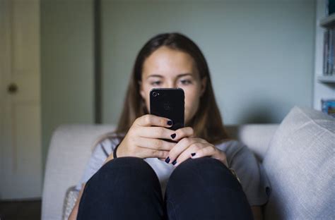Avoid Texting So Much Science Shows How Its Psychologically Messing