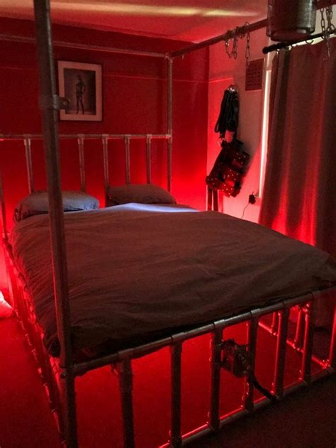 30 Bizarre Beds With Threatening Auras That Just Had To Be Shared