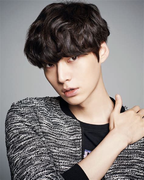 Modelo, actor, mc, cantante, diseñador de joyas. Ahn Jae Hyun - Handu S/S 2015 | Coreanos doramas ...