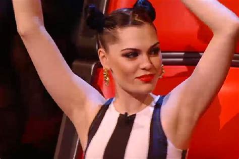 Jessie J S Mic Fails During Her Group Performance On The Voice Mirror