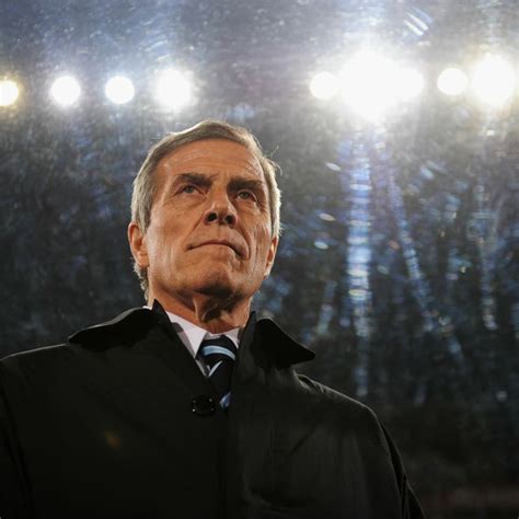 So, oscar tabarez is still managing uruguay but why does he use a walking stick and sometimes a mobility scooter? Oscar Tabárez (Uruguay) - FIFA.com
