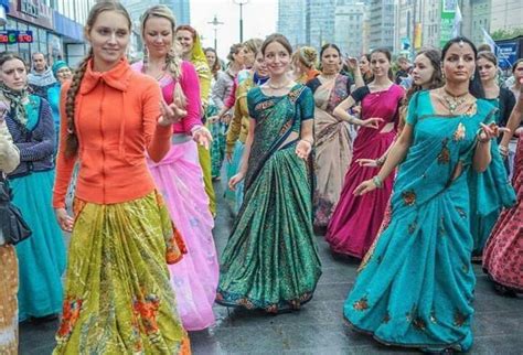 Girls Following Indian Culture In Russia The World Is