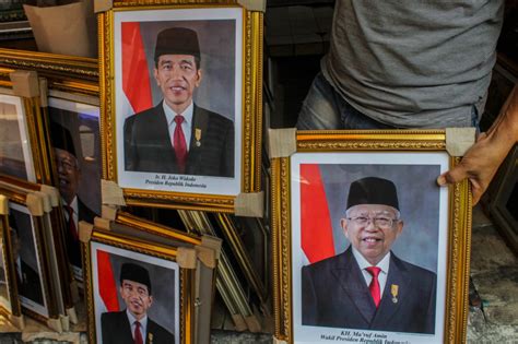 Dengan kontrol yang ketat pada bagian produksi membuat kualitas bingkai yang kami produksi terjamin kualitasnya. Belum Dilantik, Bingkai Foto Jokowi - Ma'ruf Sudah Mulai ...