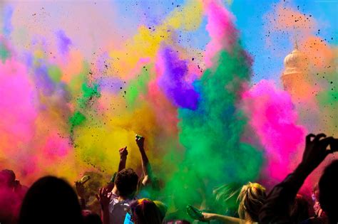 2048x1536 Resolution People Throwing Pink Green And Blue Holi