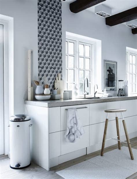 Un factor importante para disminuir la cantidad de aluminio es no frotar las ollas tras la cocción de los alimentos. Decorar el frente de una cocina - Estudio Lota