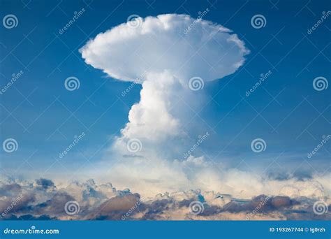 Huge Cloud That Looks Like Nuclear Explosion Cumulonimbus Cloud Is Amazing And Dangerous