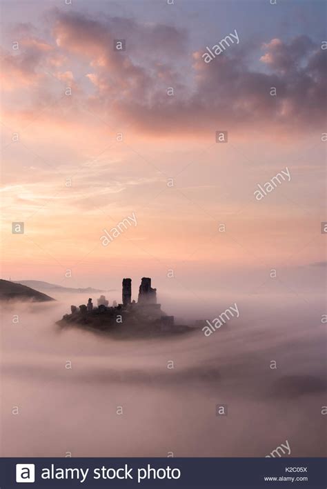 Corfe Castle Mist Hi Res Stock Photography And Images Alamy