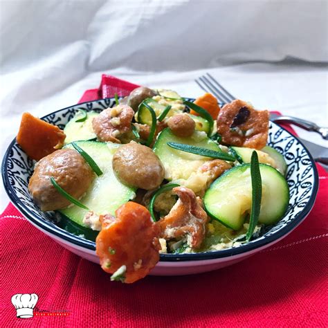 Cliquez sur la photo ou le titre d'une recette pour la lire sur le blog de son auteur. Poêlée végétarienne Cèpes Girolles Courgettes Oeufs ...