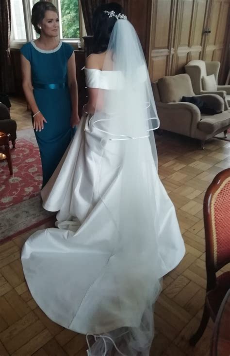 Dorothy was one of the most successful figure skater of her generation. Caroline Castigliano Claret - Sell My Wedding Dress Online ...