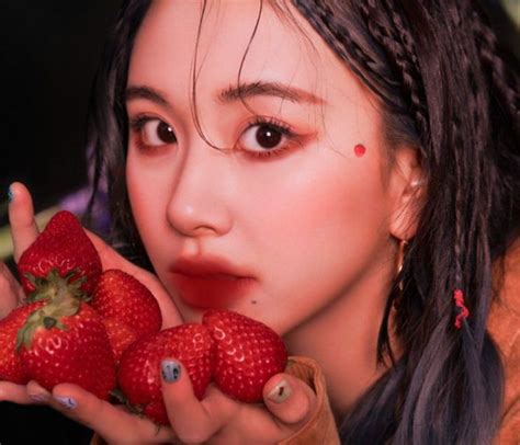 Chaeyoung Twice Strawberry Edit Red Aesthetic Icon Edit Softbot Pretty Vsco Soft Egirl Aesthetic