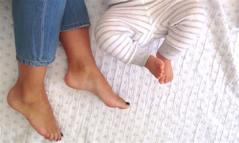 Moms Feet Are A Vivid Reminder That Every Pregnancy Is Different