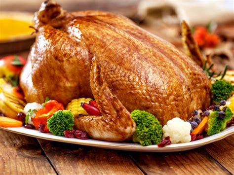 Cuando las patatas estén casi hechas incorporamos el bonito, y dejamos cocer 5 minutos. Todo lo que tienes que saber antes de cocinar un pavo
