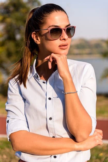 Premium Photo Beautiful Woman Wearing Sunglasses Posing At Outdoor