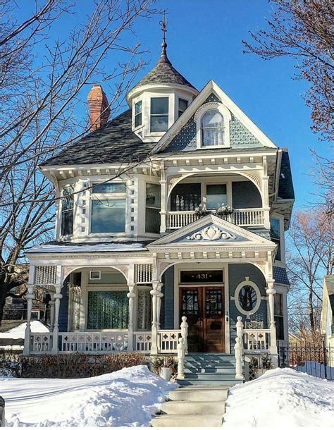 What A Wonderful Old House Cottage House Exterior Victorian Homes