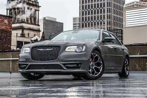 2021 Chrysler 300 Is Aimed At Enthusiast Buyers Carbuzz