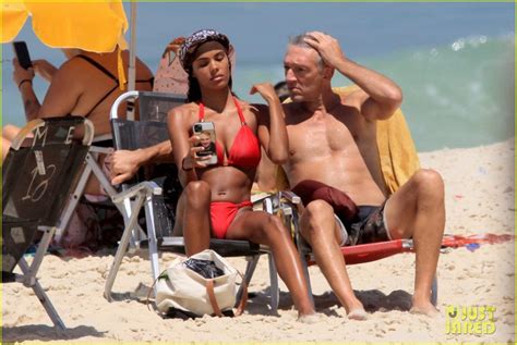 Black Swan Actor Vincent Cassel Wife Tina Kunakey Bare Their Hot