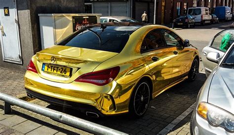 The c 220d variant comes with the same standard and optional artcio upholstery features as the c 200, but also has the option of leather upholstery in black, silk beige, magma grey, black amg, saddle brown amg or cranberry red amg. Deze 9 auto's hebben wel een gouden koets - Autoblog.nl